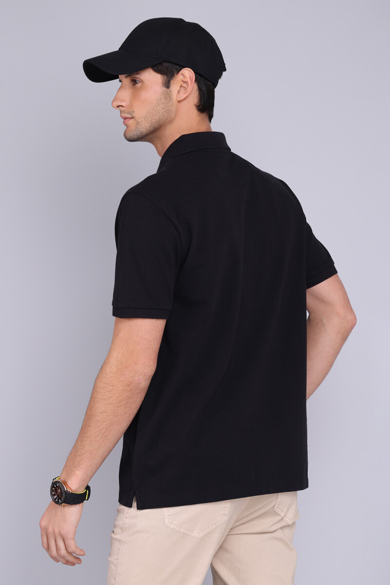 Remera con cuello Arrow NEGRO