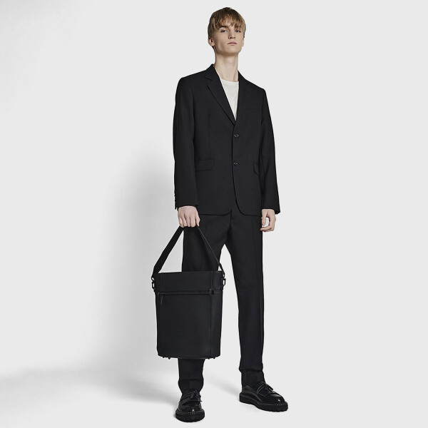 Mochila Gaston Luga Tate 11L Bolsillo Laptop Notebook 13" Color Negro