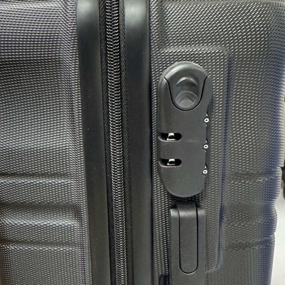 Valija Rigida Carry On Con Mango Telescopico Negro Valija Rigida Carry On Con Mango Telescopico Negro