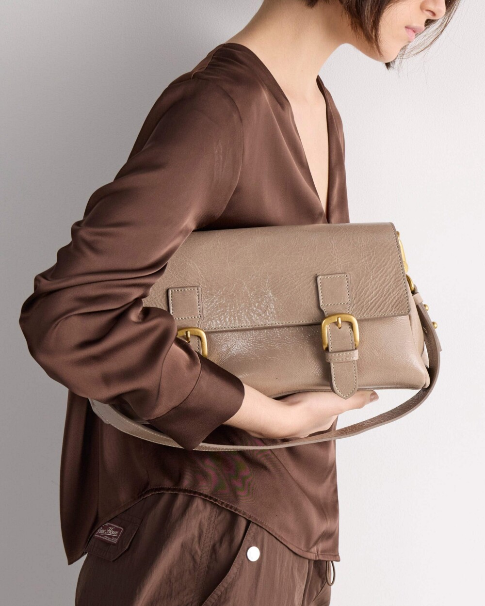 Cartera al hombro Elise en cuero arrugado Taupe