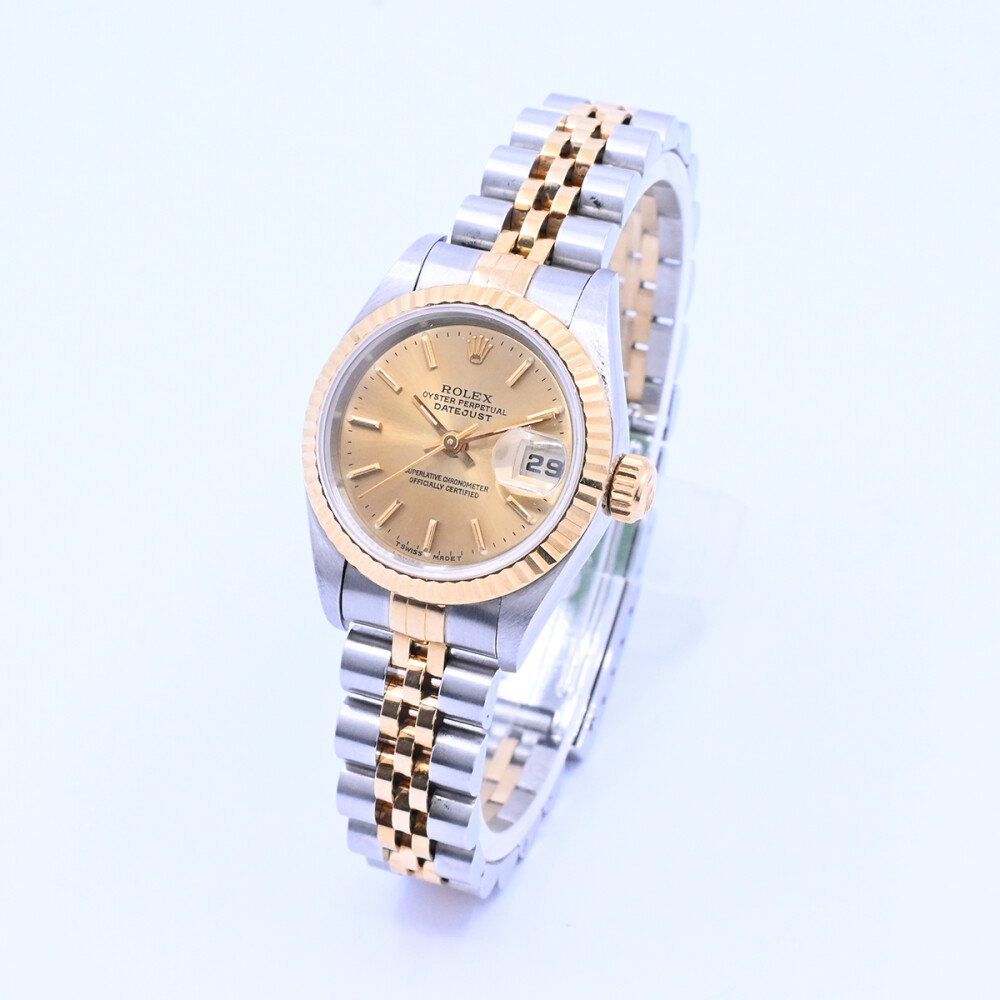 Rolex Datejust dama 69173 acero y oro 18k amarillo 26 mm año 1998 full set. Excelente condición. Rolex Datejust dama 69173 acero y oro 18k amarillo 26 mm año 1998 full set. Excelente condición.