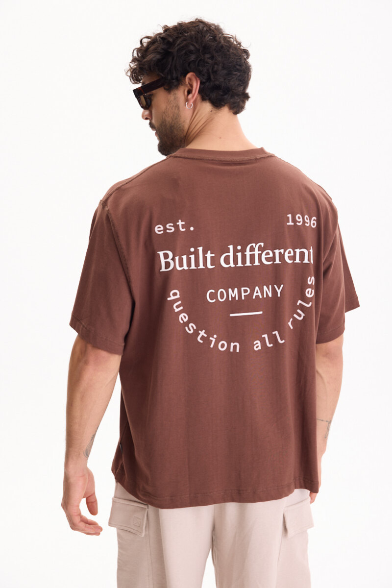 Remera Rule Marron