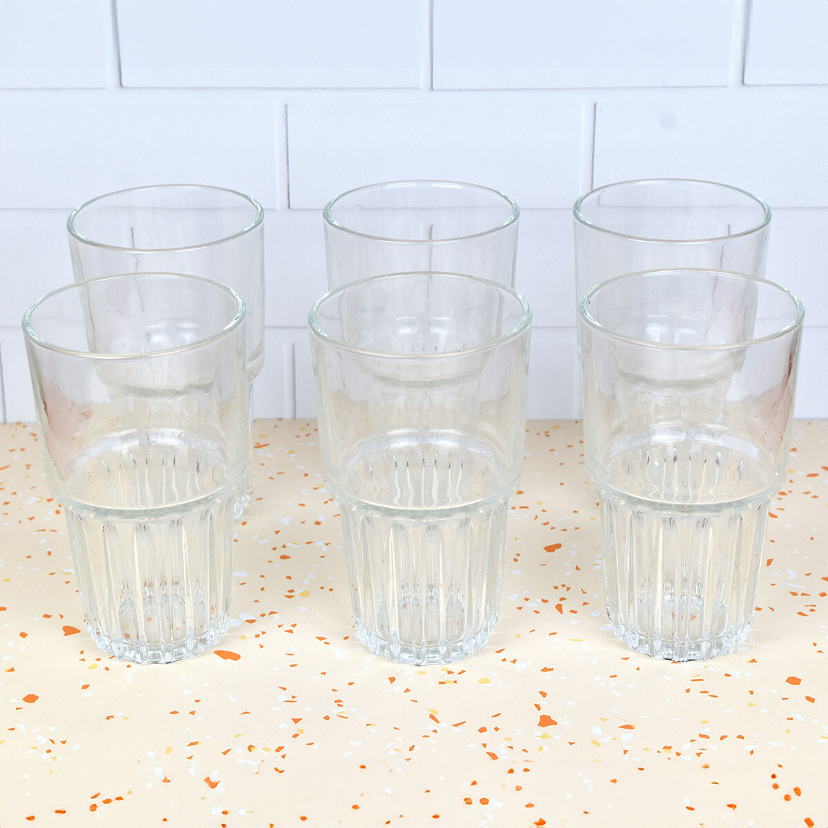 Set de 6 vasos de vidrio altos con base labrada 