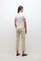 Pantalón con cinto beige