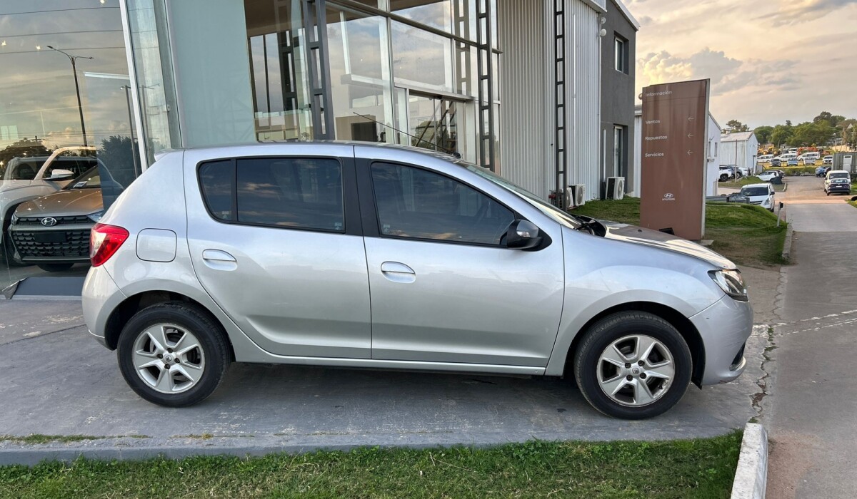 Renault Sandero Privilege 1.6 2018 Renault Sandero Privilege 1.6 2018
