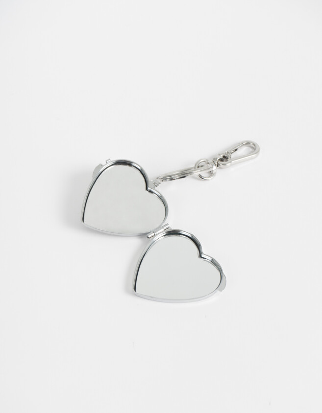 Llavero Metal Llavero Y Charm Con Relicario Corazón - Plateado
