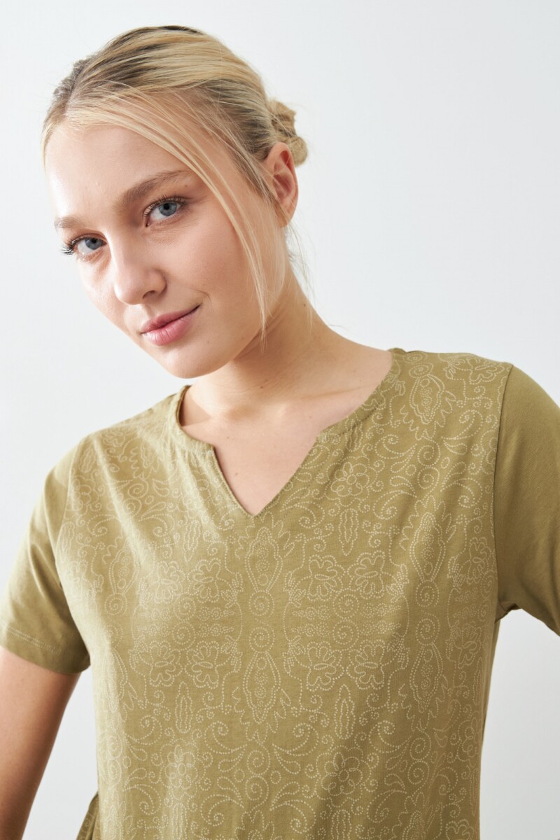 Remera puff print verde oliva