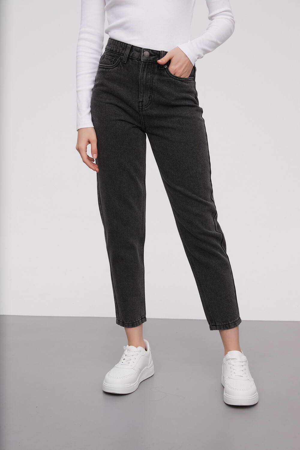 Pantalon Vacareli Gris Oscuro