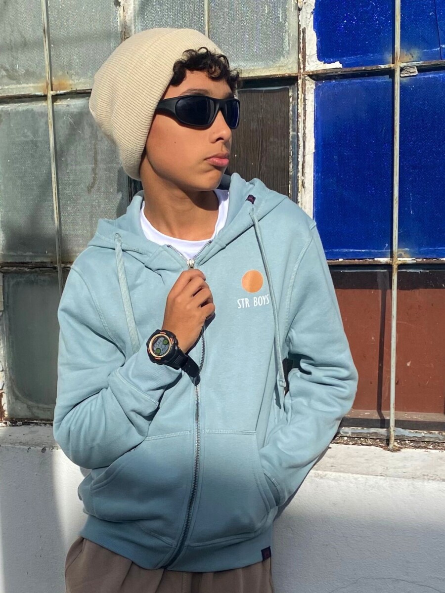 Campera con estampa Street Rebel - Celeste 