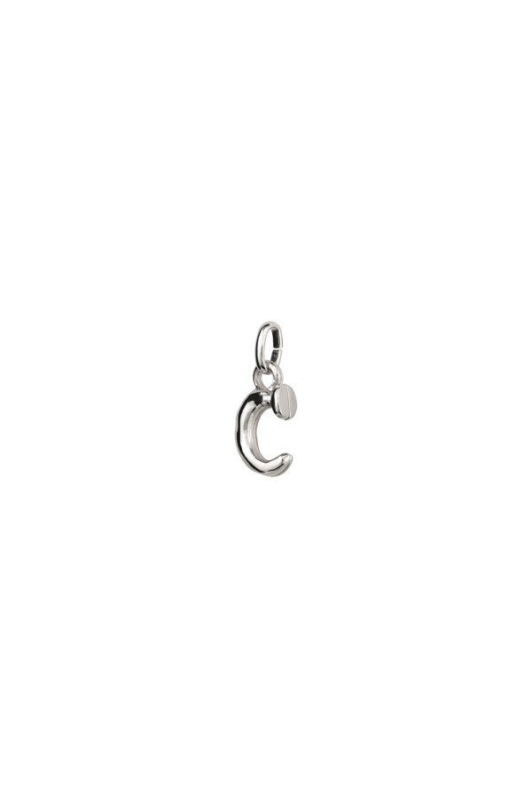CHARM DE ALEACION DE METALES BAÑADO EN PLATA DE LEY CON FORMA DE LETRA C CON ARGOLLA Charm