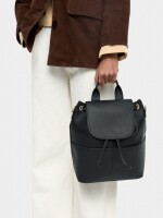 Mochila Con Textura Y Solapa negro