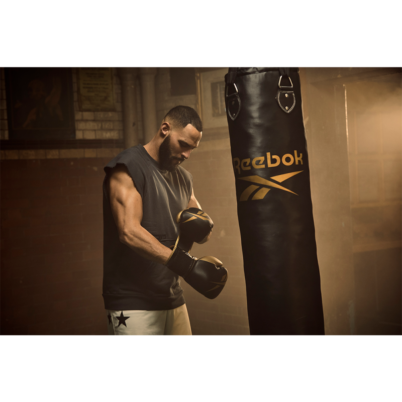 Bolsa de boxeo 20kg + guantes de 12 oz Reebok Negro