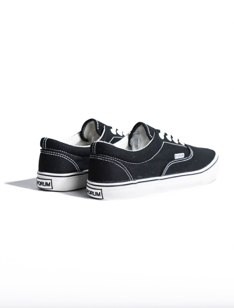 Calzado de Lona con Cordón Negro