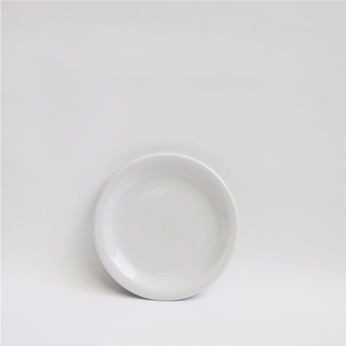 PLATO POSTRE D17CM LÍNEA RECTA BLANCO VERBANO 