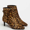 Bota Caña Baja Kyle En Pelo Animal Print
