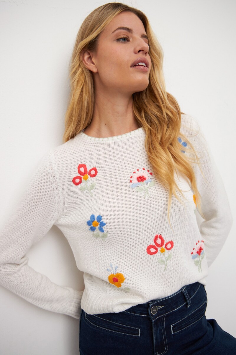 Sweater con bordado floral crudo