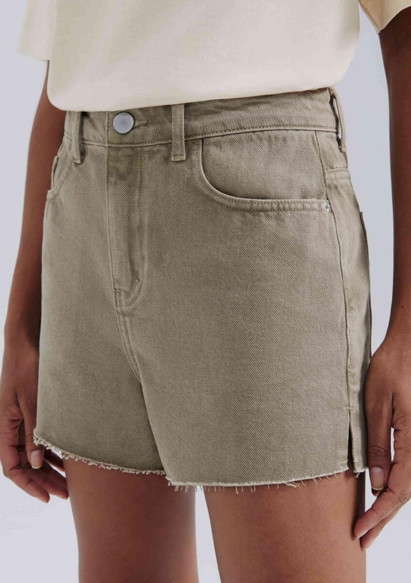 SHORT CON BOLSILLOS EN SARGA - MARRÓN 