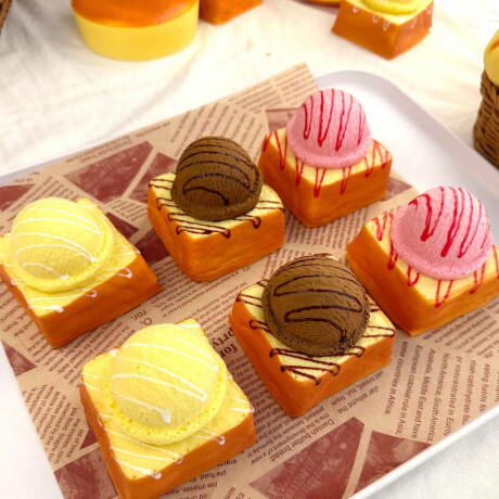 Squishy Postre con Helado Rosado