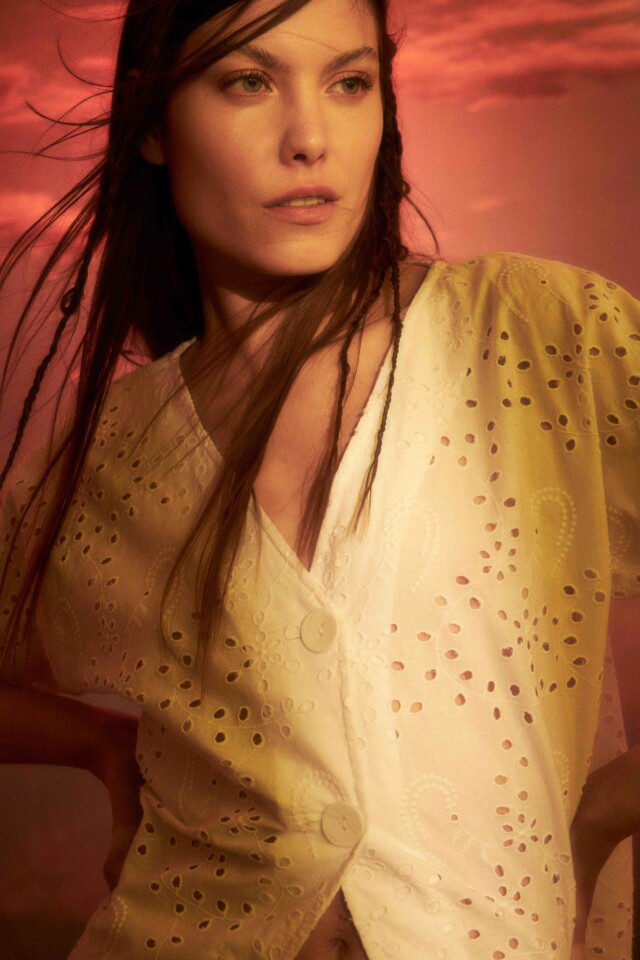 Blusa de borderie escote V blanco