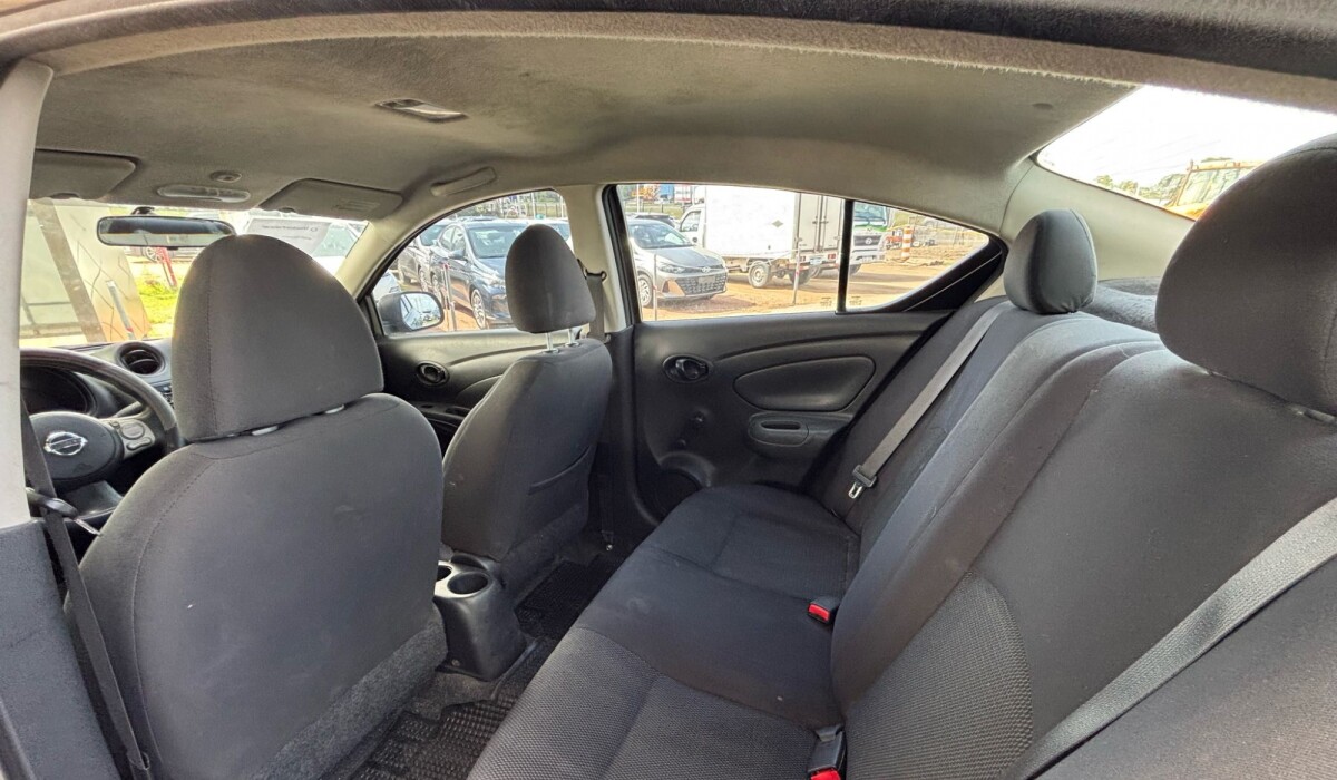 Nissan Versa Full MT - 2013 Nissan Versa Full MT - 2013