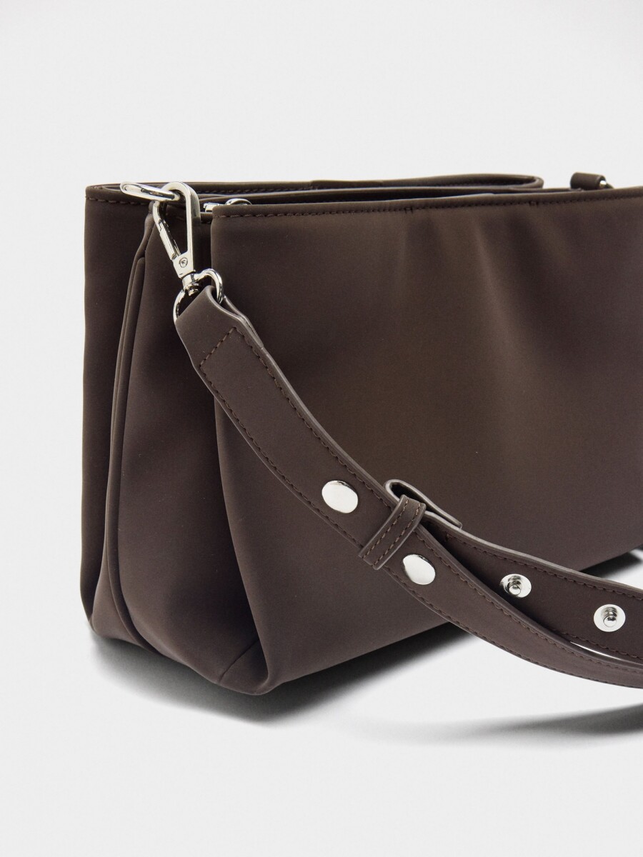 Bolso De Hombro Con Textura Suave marron