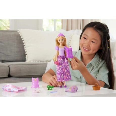 Muñeca Disney Princesas con Mascota y Accesorios RAPUNZEL