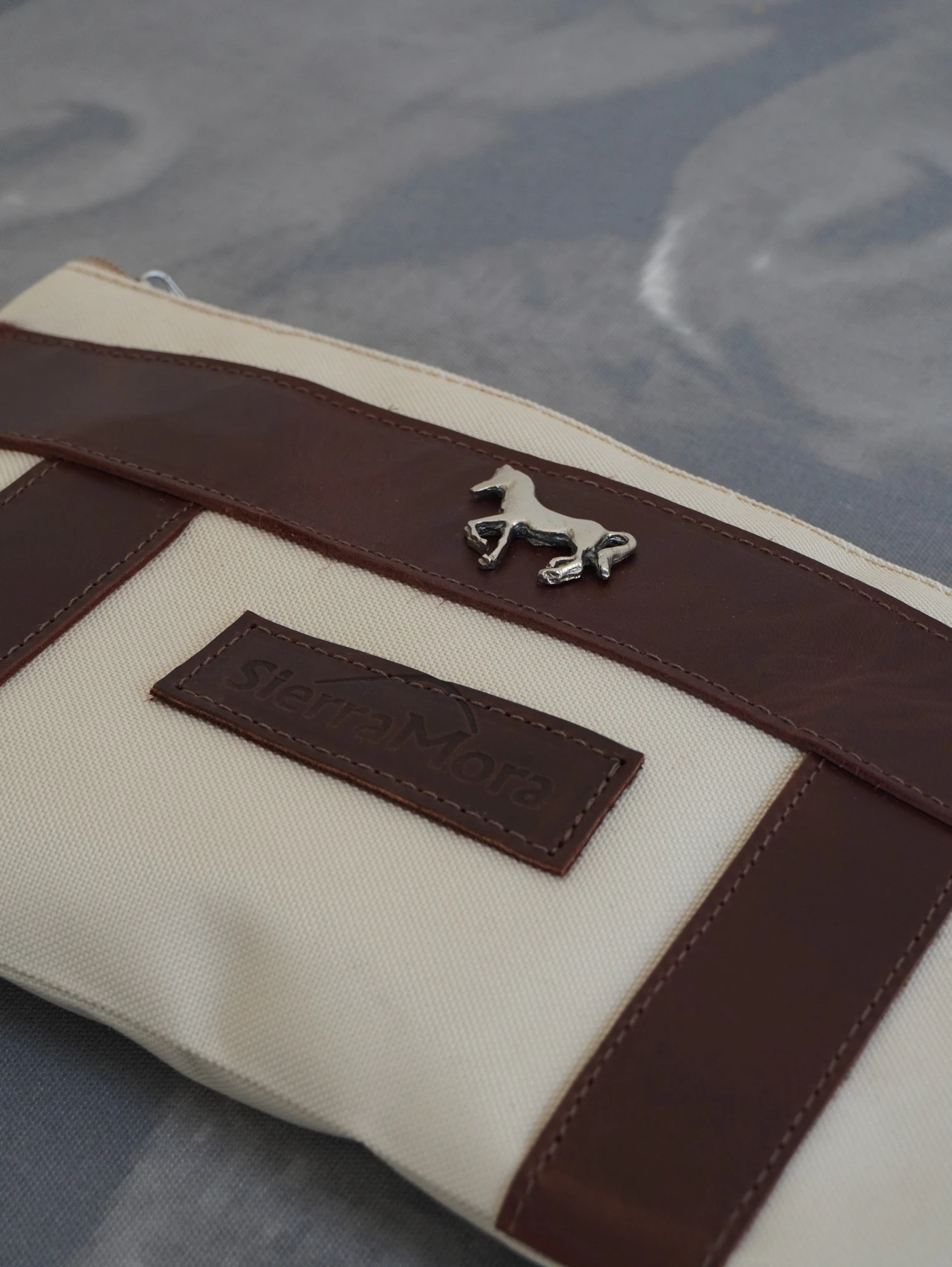 Sobre Cartuchera Mustang -  Chocolate