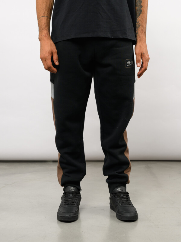 Pantalón District Umbro Hombre 002