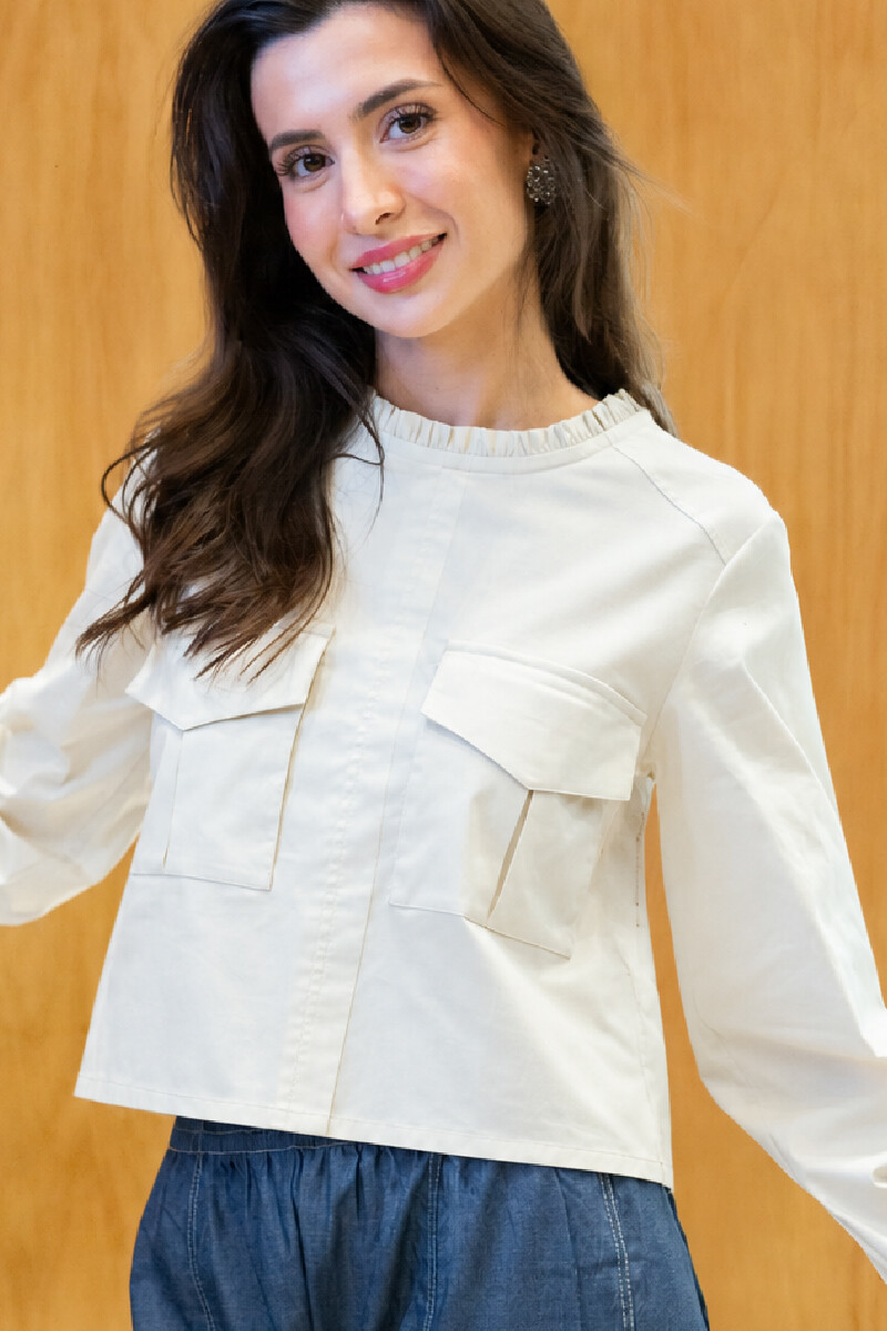 CAMISA C617/26 M/L CON BOLSILLO EN DELANTERO Y VOLADOS EN CUELLO Blanco