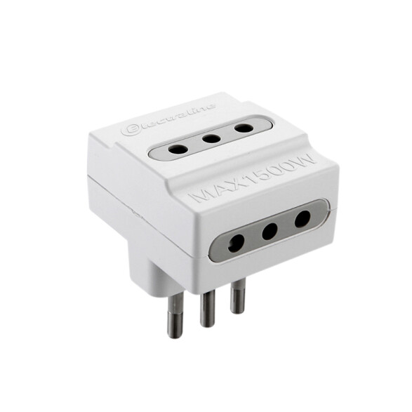 Adaptador con ficha 3 en línea y 3 tomas 2P+T M31150