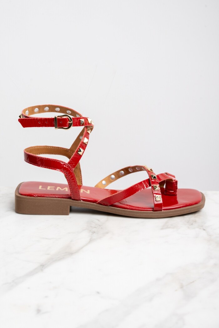 Sandalia Charol Tachas Rojo