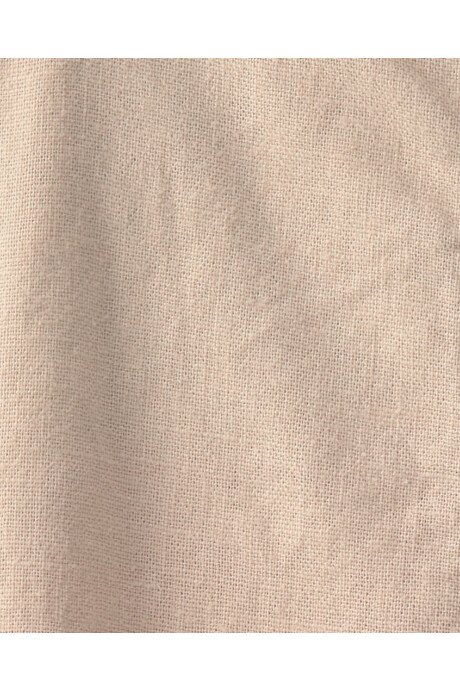Set dos piezas, enterito corto de lino beige y remera de algodón Set dos piezas, enterito corto de lino beige y remera de algodón