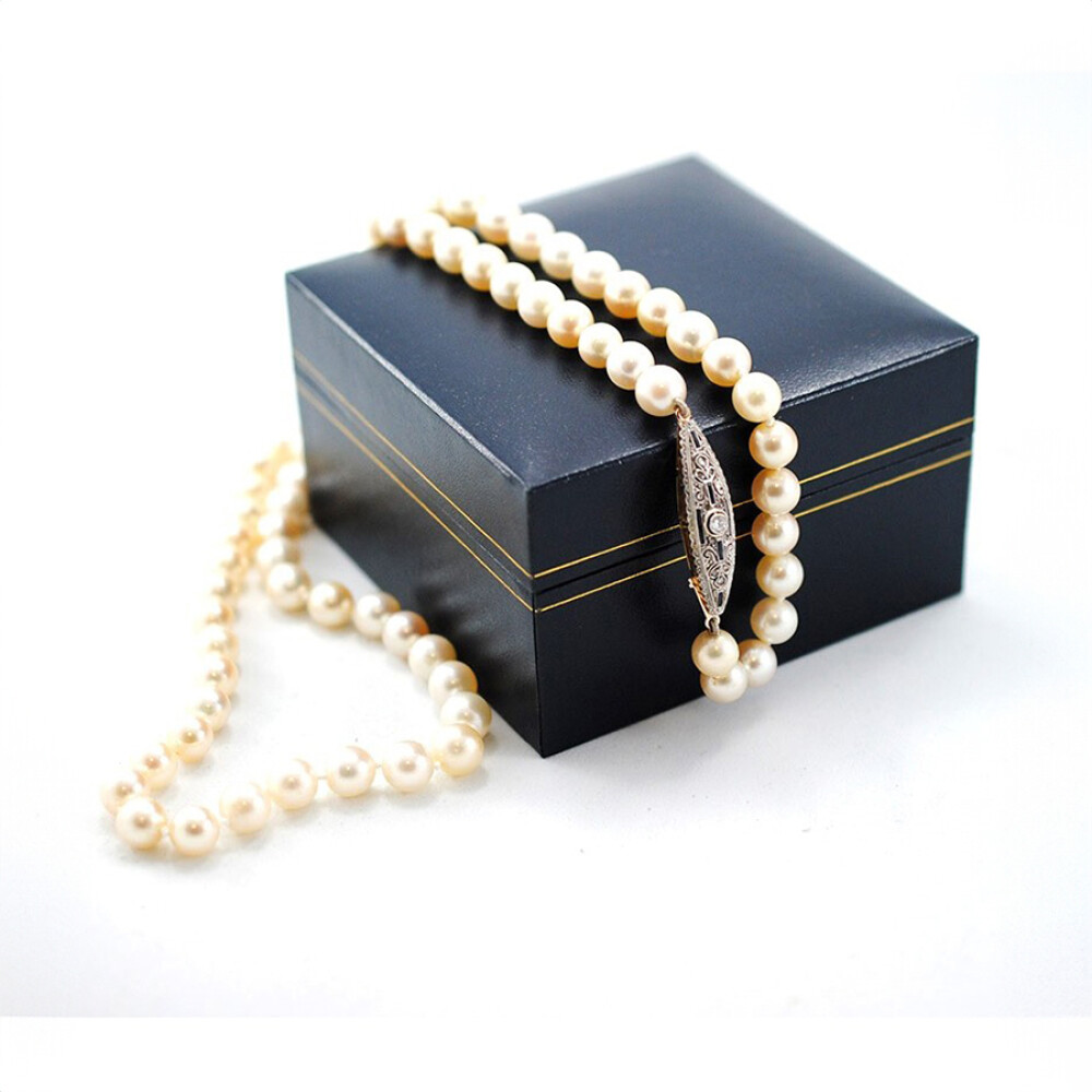 Collar Perlas De Cultivo Con Importante Broche En Oro 18K Collar Perlas De Cultivo Con Importante Broche En Oro 18K