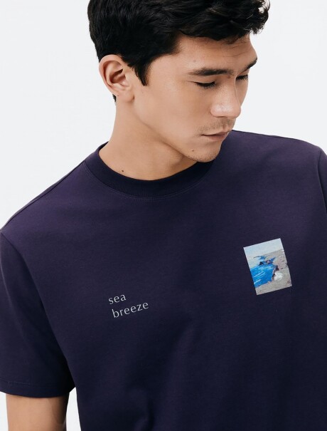 CAMISETA CON ESTAMPA MODELO REGULAR AZUL