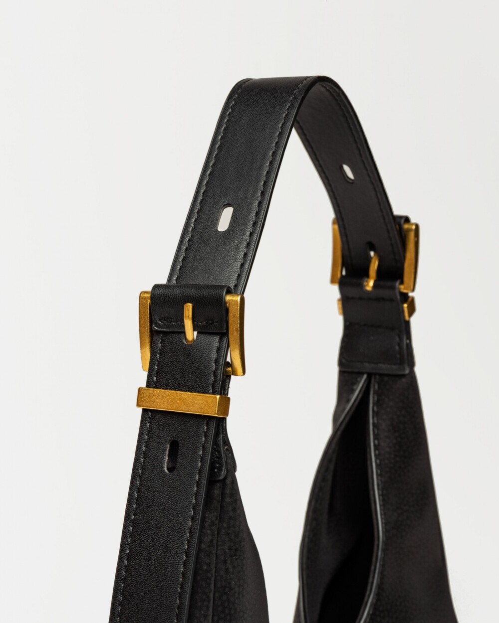 Cartera al hombro Raw en efecto gamuza Negro