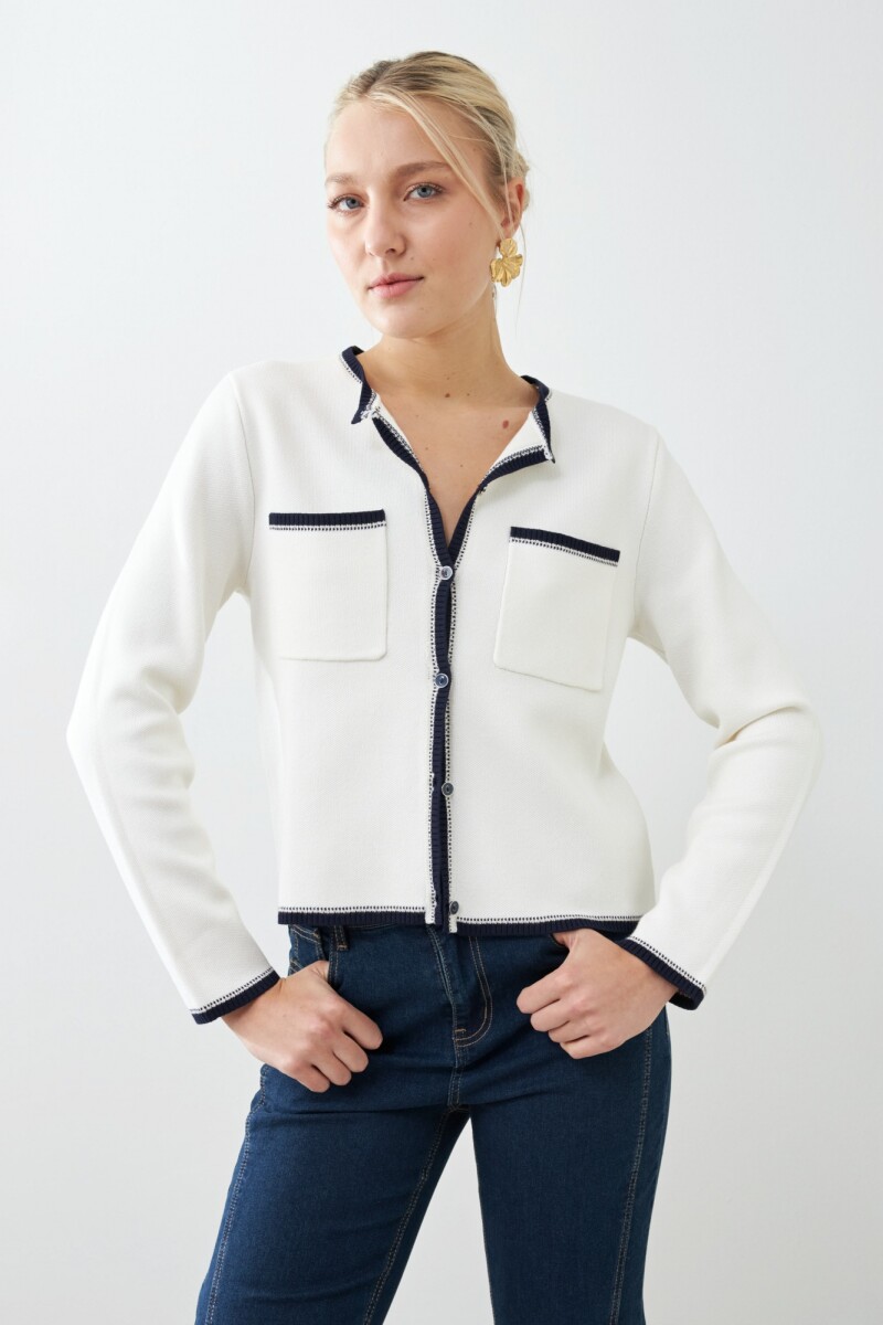 Chaqueta tejida vivos en contraste crudo