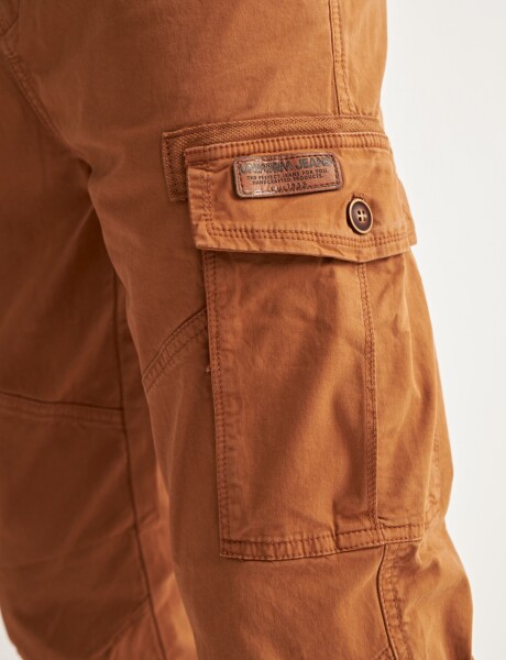 Pantalón cargo New Andino 56 Oro