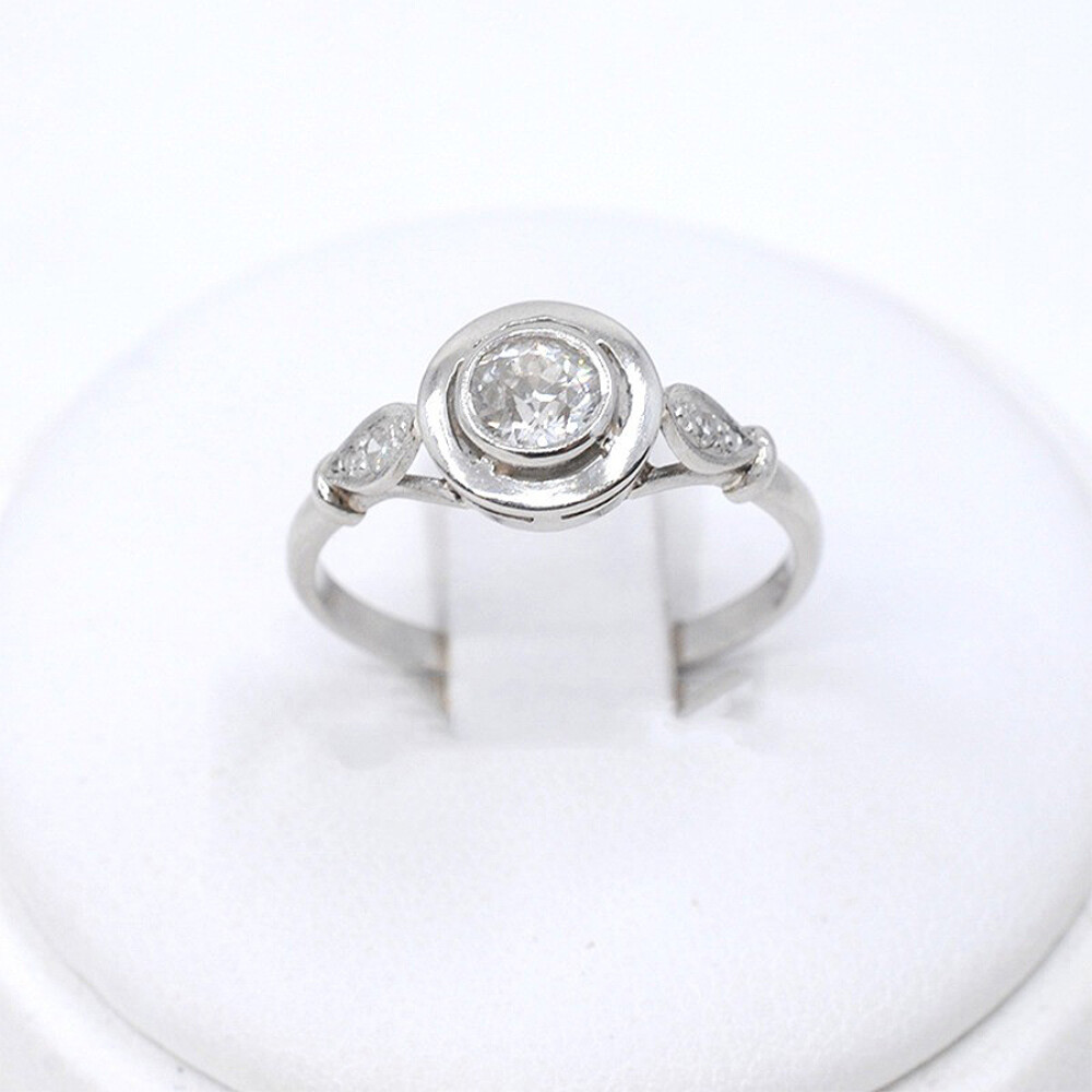 Anillo En Platino Y Brillantes Anillo En Platino Y Brillantes