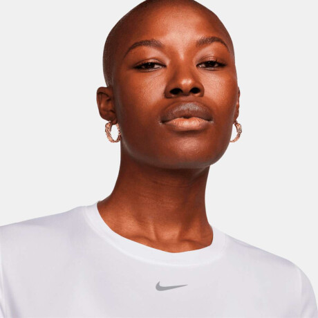 Remera Nike One Classic de Mujer Blanco