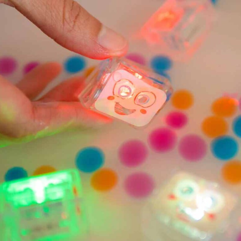 Glo Pals Light Up Cube Set de 4 cubos Blanco (luz multicolor)