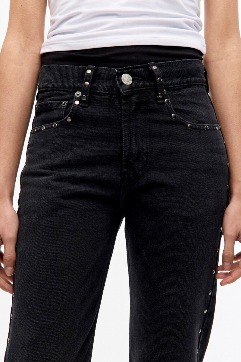 STRAIGHT BLACK STUDS Negro