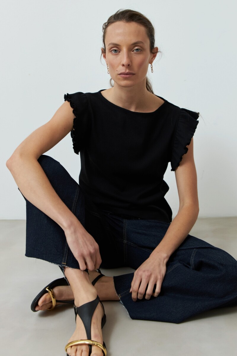 Top canalé con volados negro