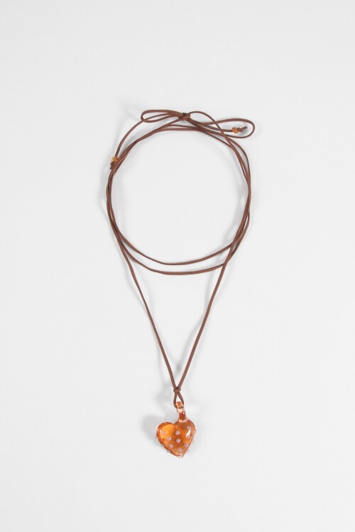 Collar cordón con corazón traslúcido naranja