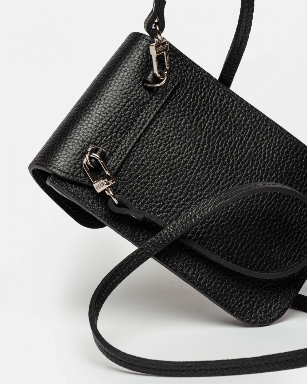 Porta Celular Liana En Cuero Graneado Negro