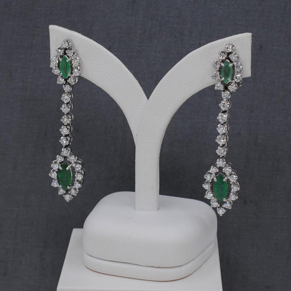 Caravanas Largas En Oro 18K Blanco, Esmeraldas Y Brillantes. Caravanas Largas En Oro 18K Blanco, Esmeraldas Y Brillantes.
