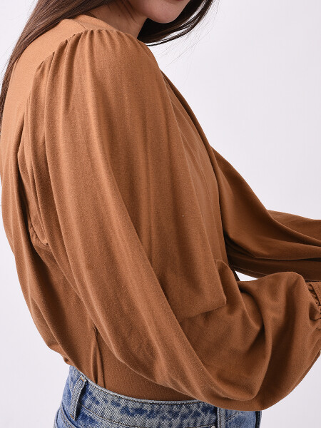 BLUSA MACA CAMEL