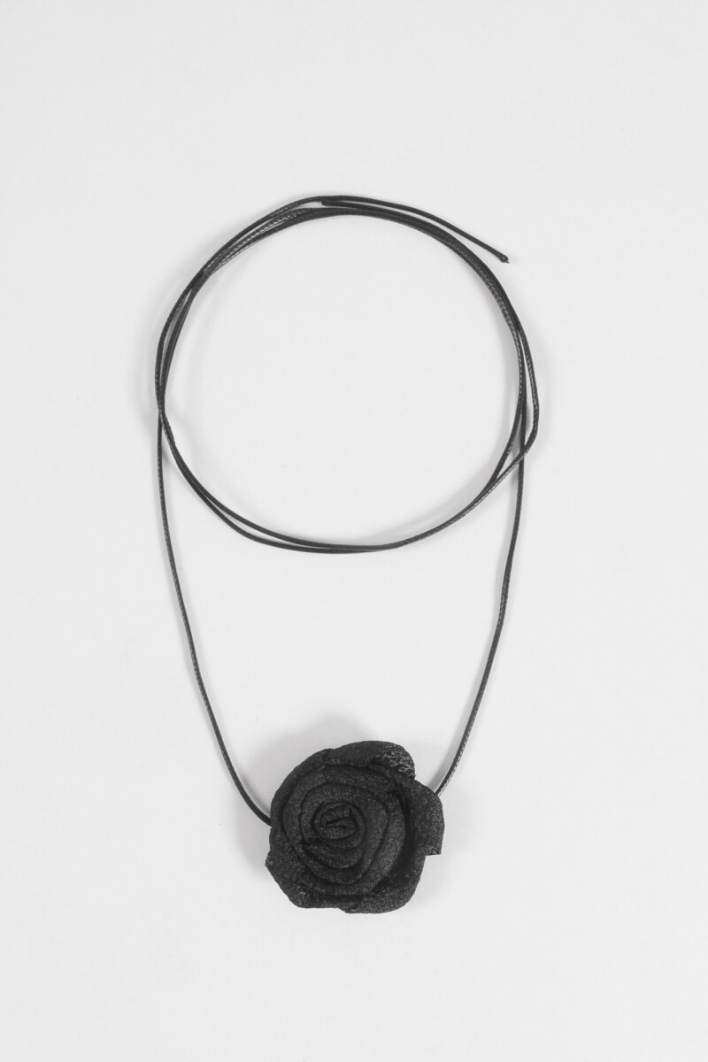 Collar gargantilla flor negro