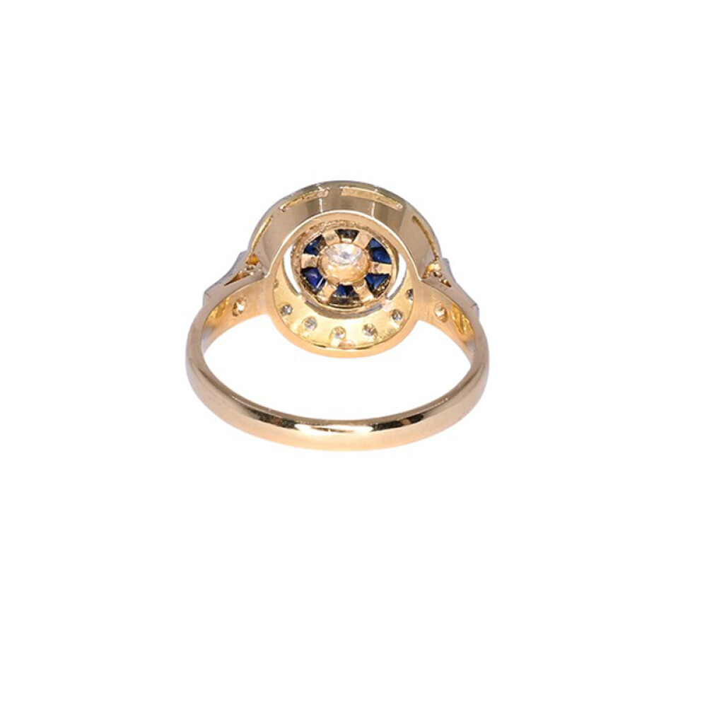 Anillo oro 18 k brillantes y zafiros sintéticos. Anillo oro 18 k brillantes y zafiros sintéticos.