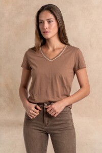 Remera Escote V Algodón Mocha