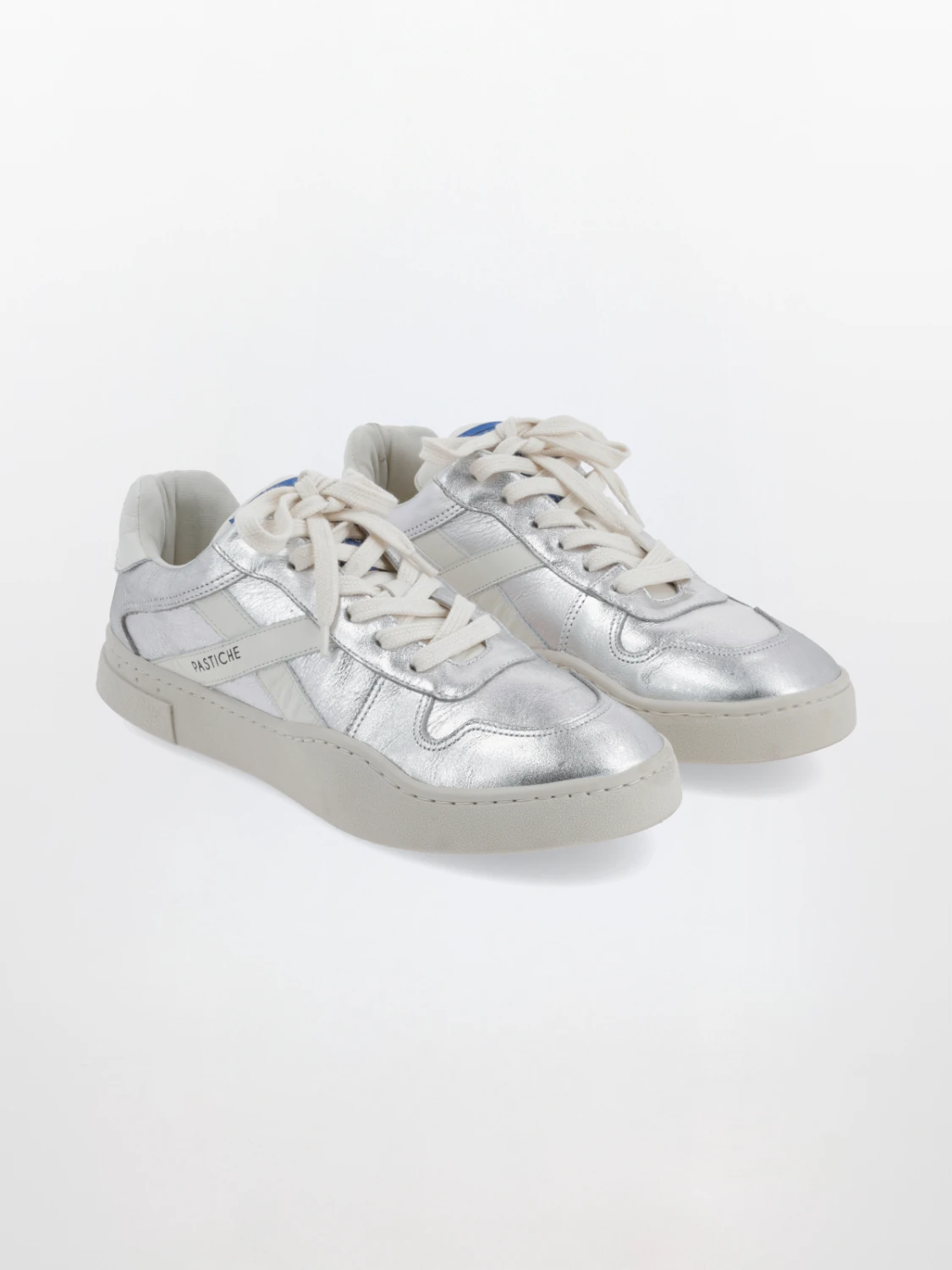 Sneaker Club 82